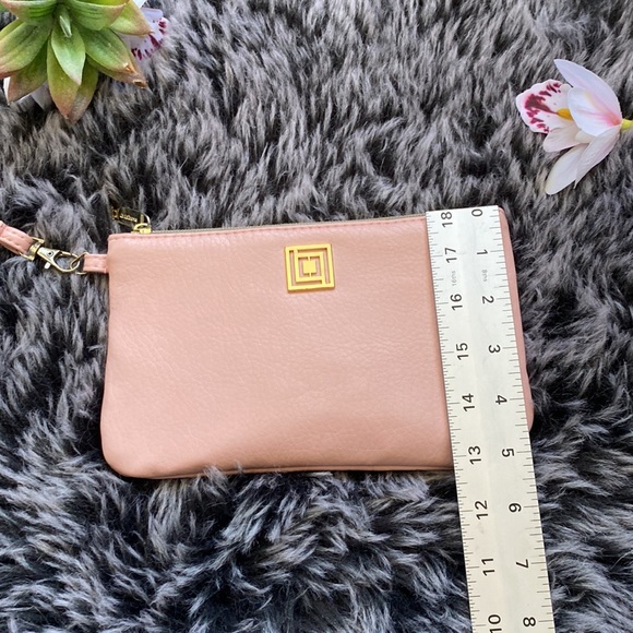 Liz Claiborne Pink Wristlet - Picture 8 of 8